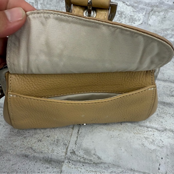 Talbots‎ Leather Wristlet Twist-lock Purse Tan Vintage